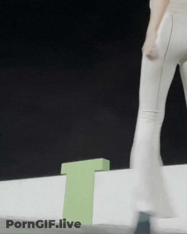 Babes' Booty Bumpin': A Sizzling Sexy Experience GIF