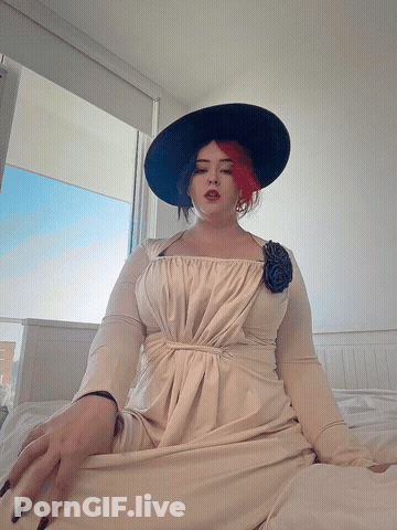 Cosplay Domme Lady Dimitrescu Vampire GIF