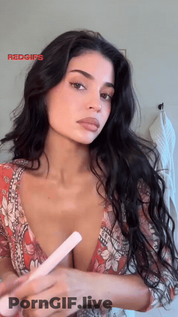 'Kylie’s Summer Look' - Ig July 2026 GIF