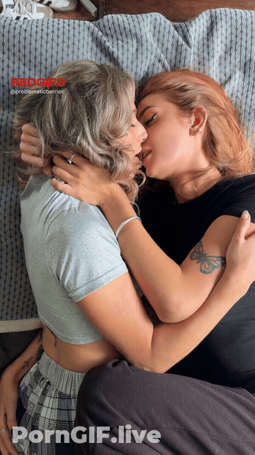 Sexiest Make Out Seshh GIF