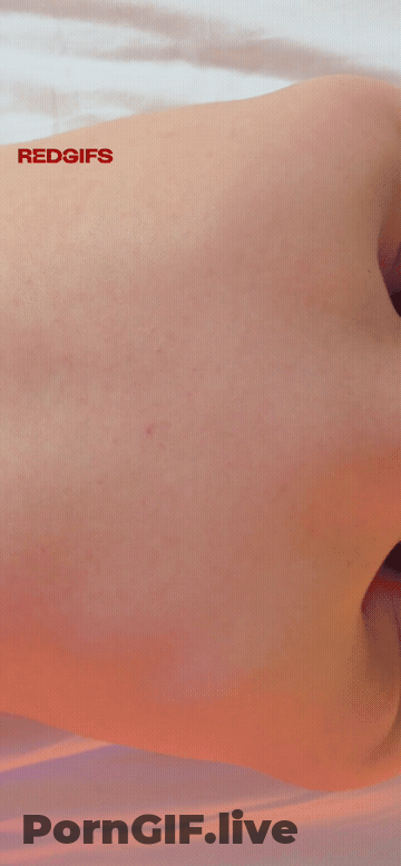 She Wanted To Show Off Her New Jewelry GIF