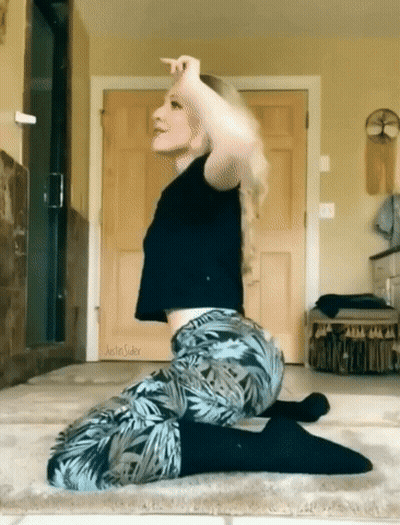 Blondie Booty Shaker: Twerk Your Non-Nude Buttcheeks GIF