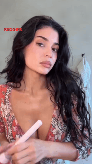 'Kylie’s Summer Look' - Ig July 2026 GIF