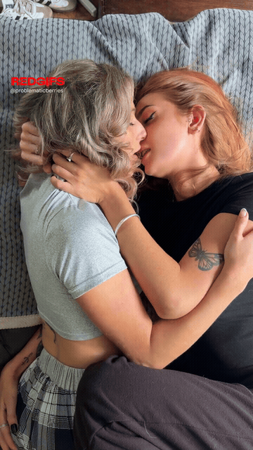 Sexiest Make Out Seshh GIF