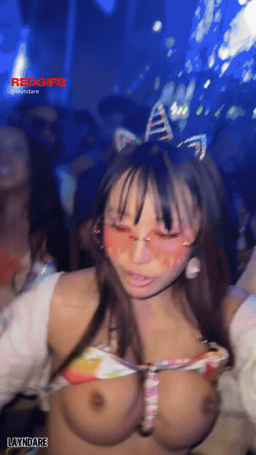 She Got So Wild As The Day Progressed At This Music Festival That She Ended Up Showing Her Pussy To Everyone Behind Her  GIF