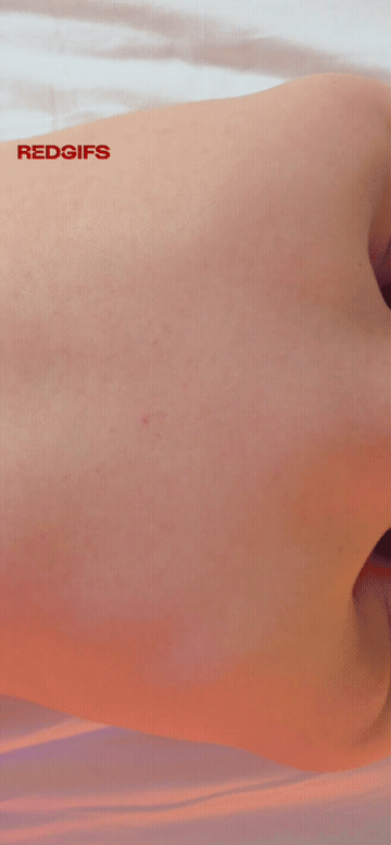 She Wanted To Show Off Her New Jewelry GIF